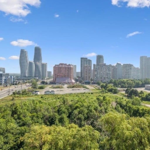 Stunning Mississauga 2 Story Condo Unit - Over 1,000 sq/ft - SOLD